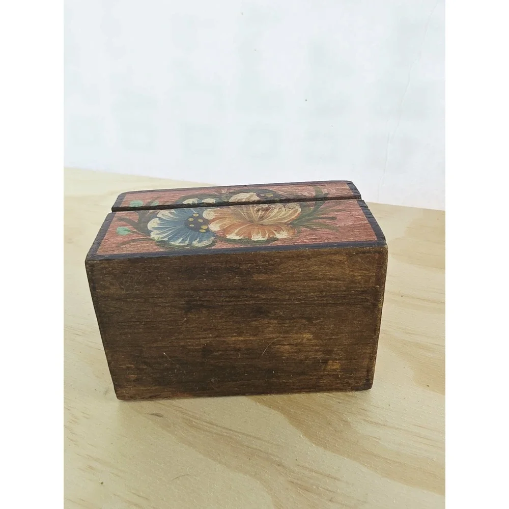 Vintage Hand Painted Wooden Floral Folk Art Small Box Jewelry Chest 3.5